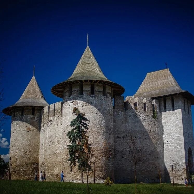 Turnurile și zidurile de piatră ale Cetății Soroca